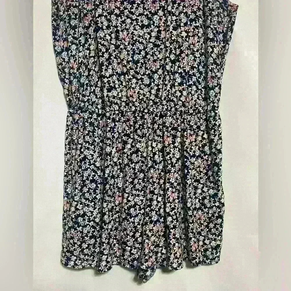 Floral Print Romper, Brand Unknown, Bought at Kohls, Womens Size Medium A0054 - Picture 3 of 9